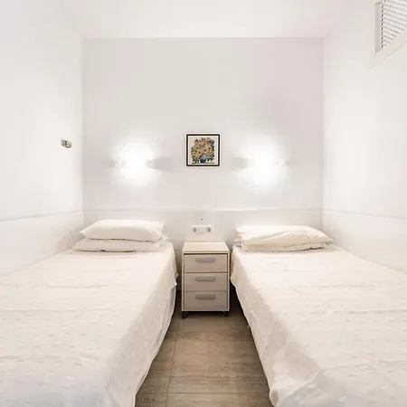 Marina View, Sunny One Bedroom Pyr 3*