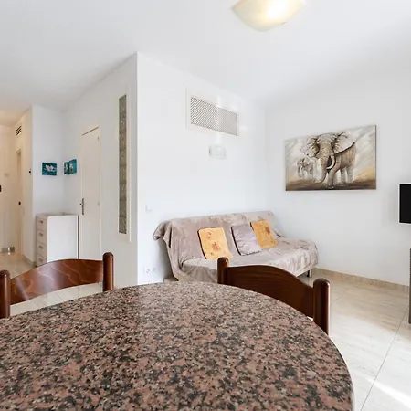 Marina View, Sunny One Bedroom Pyr Ξενοδοχείο με διαμερίσματα