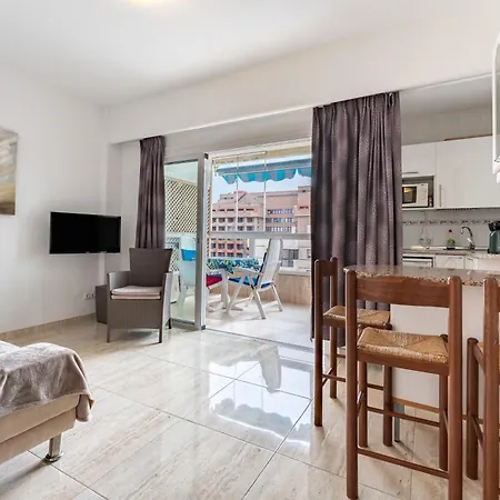 Hotel apartamentowy Marina View, Sunny One Bedroom Pyr