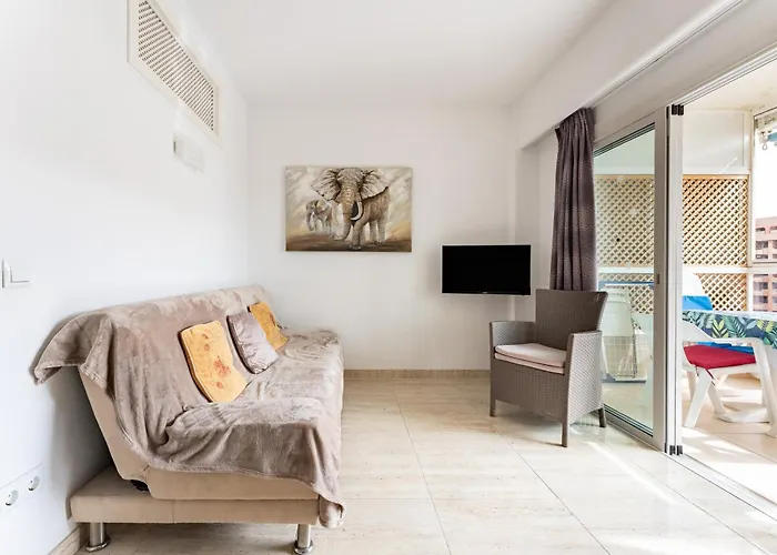 Marina View, Sunny One Bedroom Pyr 3* 丰希罗拉