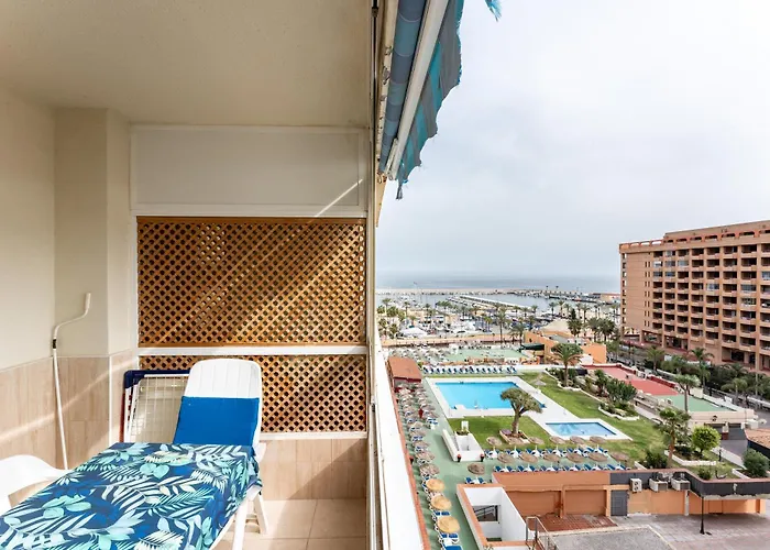 Marina View, Sunny One Bedroom Pyr 丰希罗拉