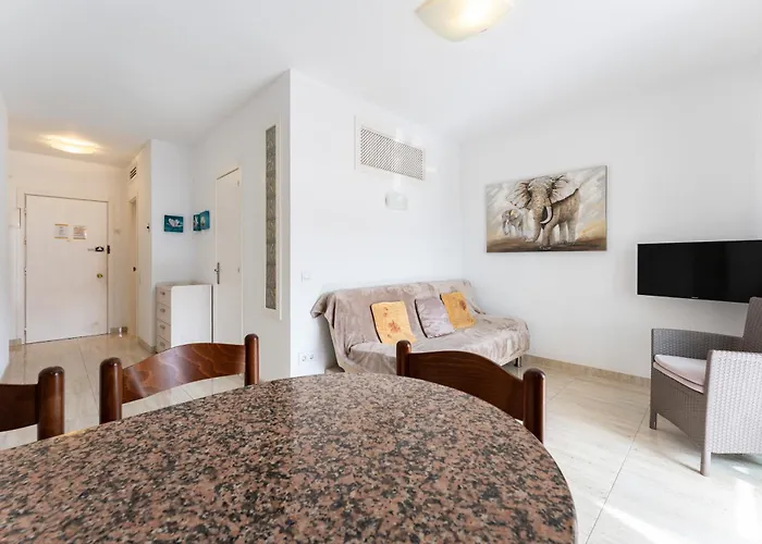 Marina View, Sunny One Bedroom Pyr 3* 丰希罗拉