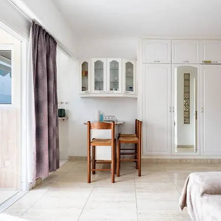 Marina View, Sunny One Bedroom Pyr 3* 丰希罗拉