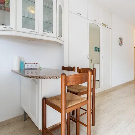 Marina View, Sunny One Bedroom Pyr 3* 丰希罗拉