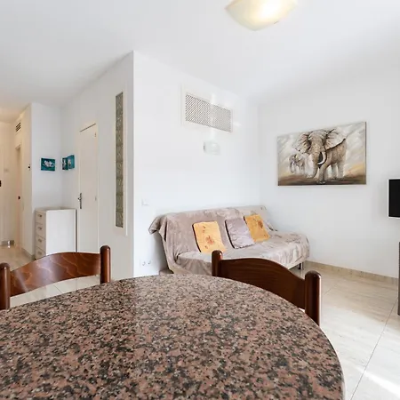 Marina View, Sunny One Bedroom Pyr 3* 丰希罗拉