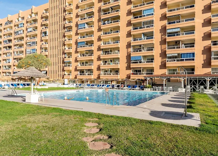 Marina View, Sunny One Bedroom Pyr Apart Otel