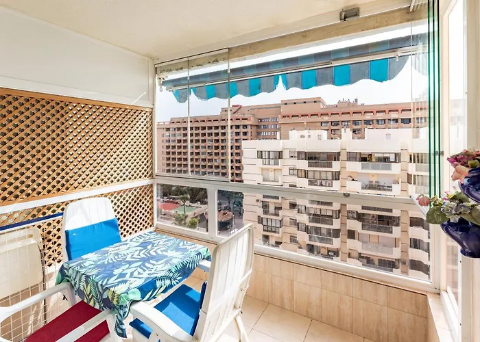 Marina View, Sunny One Bedroom Pyr Apart Otel