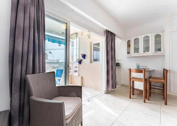 Apart Otel Marina View, Sunny One Bedroom Pyr