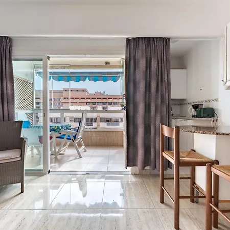Lejlighedshotel Marina View, Sunny One Bedroom Pyr *