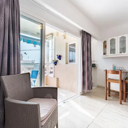 Lejlighedshotel Marina View, Sunny One Bedroom Pyr