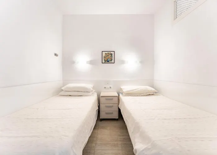 Marina View, Sunny One Bedroom Pyr 3*